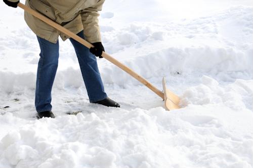To ensure your safety and overall wellness during the season of snow, there are numerous safety precautions you can take. Here are a few ways to avoid back injury this winter.